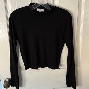 Ivy & main cropped long sleeve turtle neck - size M